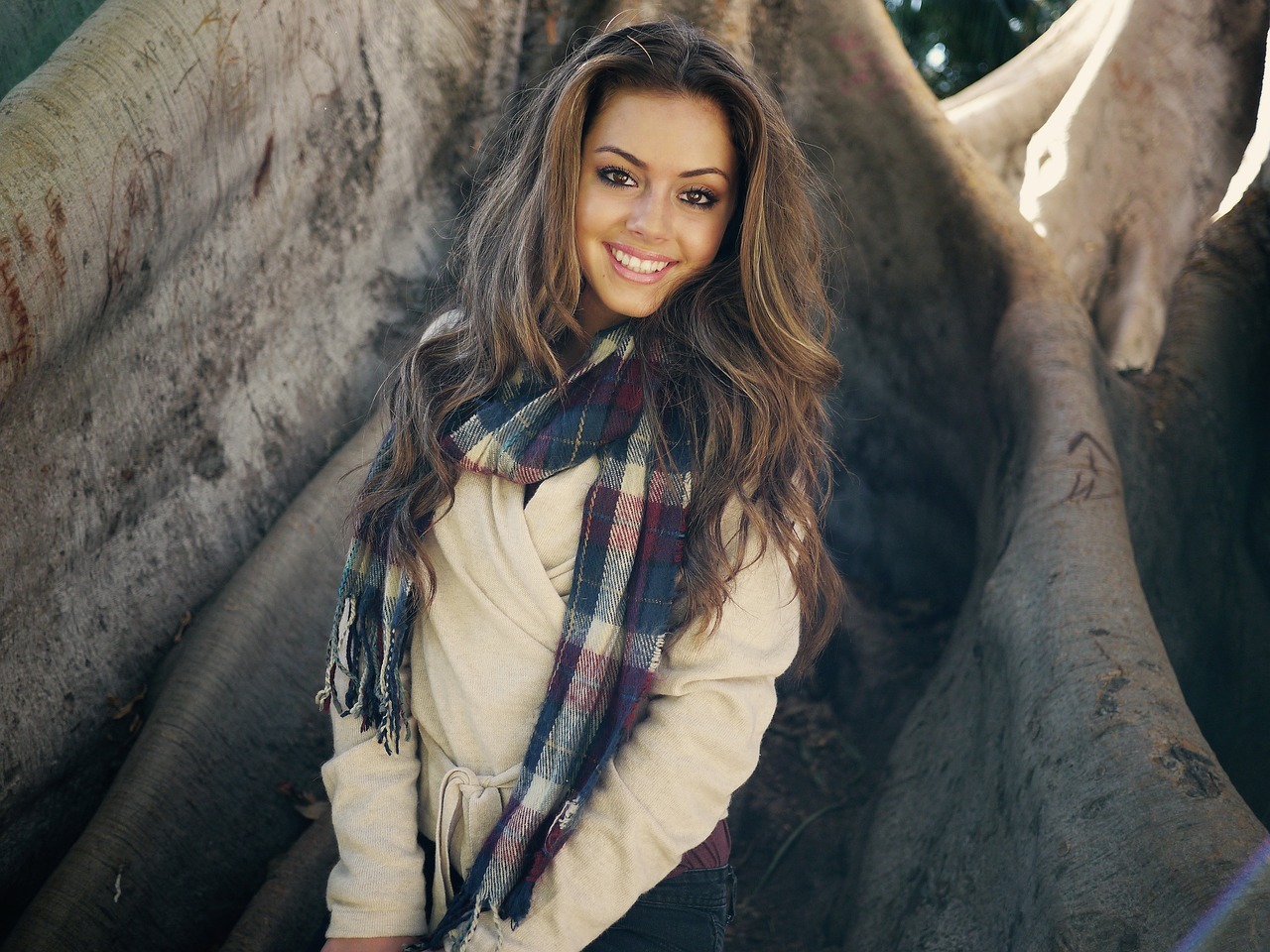 Portrait of a beautiful brunette in front of a tree